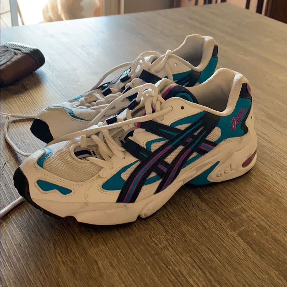 Vintage looking 90s ASICS